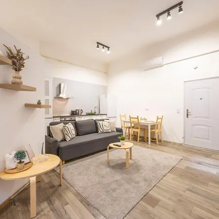 & Cozy Superior Terez Boulevard Apartman *