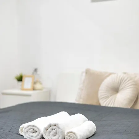 & Cozy Superior Terez Boulevard Apartman